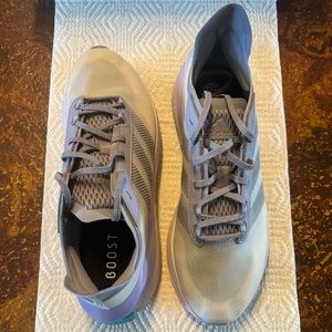 NWT ADIDAS AVRYN SNEAKERS